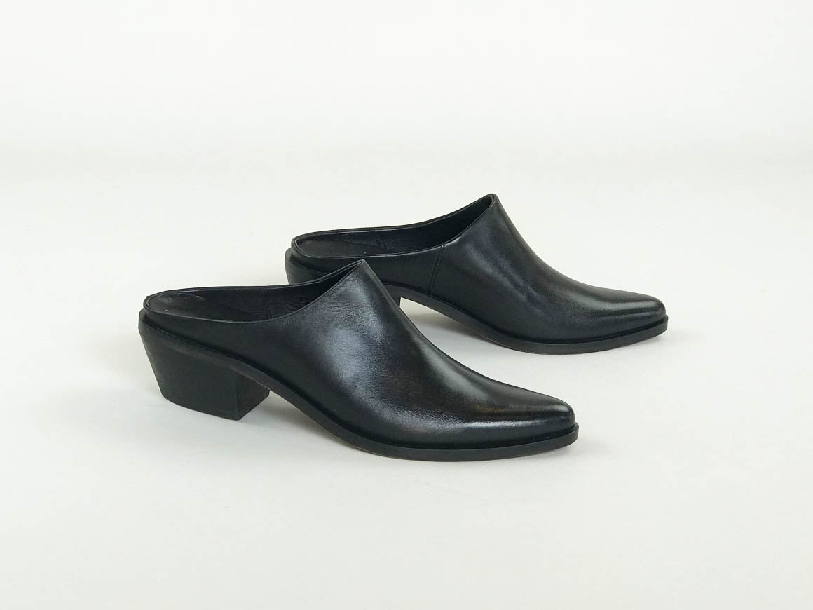 LAMPUKI | Women's ultra-minimal leather mules