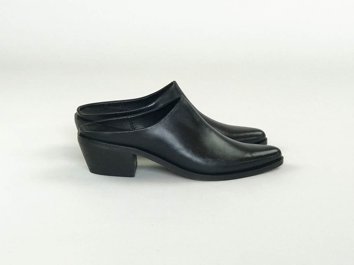 LAMPUKI | Women's ultra-minimal leather mules