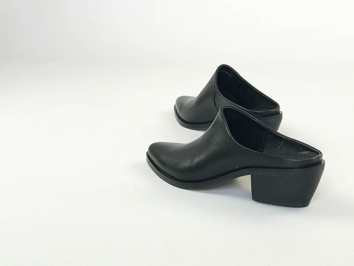 LAMPUKI | Women's ultra-minimal leather mules