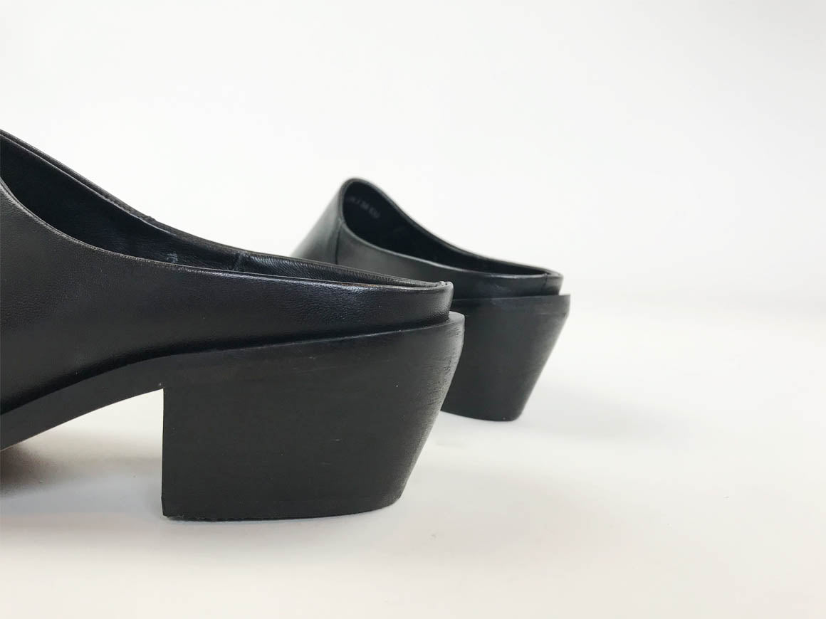 LAMPUKI | Women's ultra-minimal leather mules