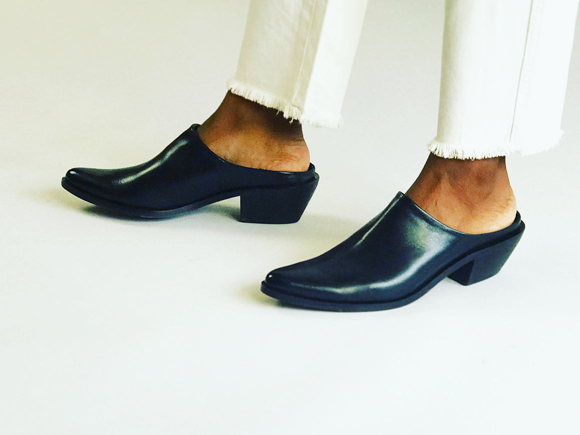 LAMPUKI | Women's ultra-minimal leather mules